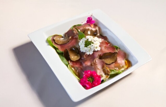 Tartusol Trufas - Carpaccio de cochino negro canario con trufa blanca